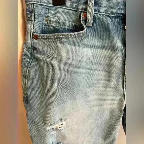 ✨Old Navy Size 8 Distressed high rise slouchy strait fit blue jeans - Picture 3 of 5